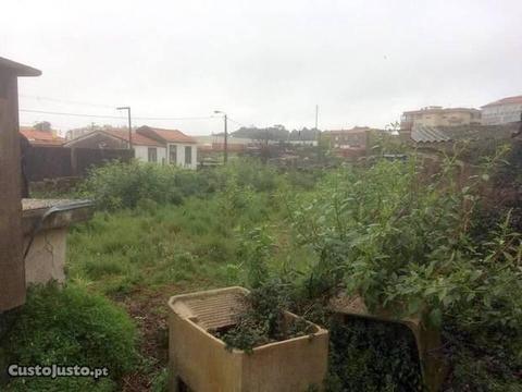 Casa em Ruínas com Terreno em Vilar do Paraiso