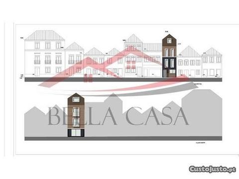 Prédio com projecto aprovado para 4 pisos(Aveiro)