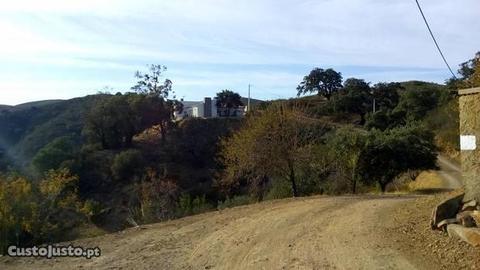 Terreno na serra algarvia