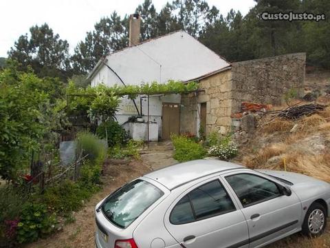 Casa rústica e terreno em PN Serra da Estrela