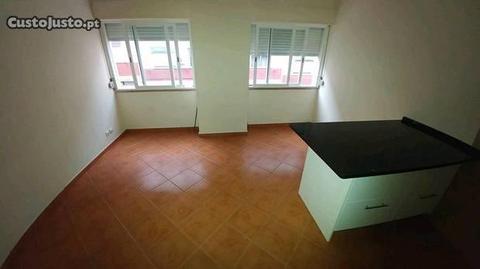 T2 Rio de Mouro - Remodelado, junto à estação