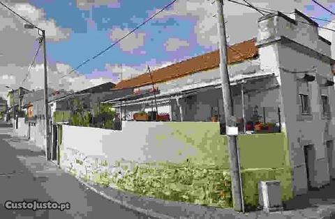 4 casas terreas p/ restaurar-Oliveira Douro-Gaia