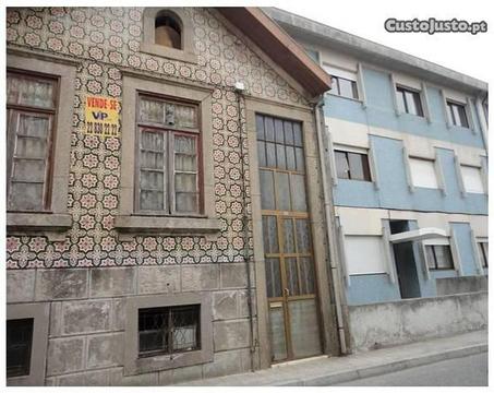 Moradia para restaurar ás Faculdades