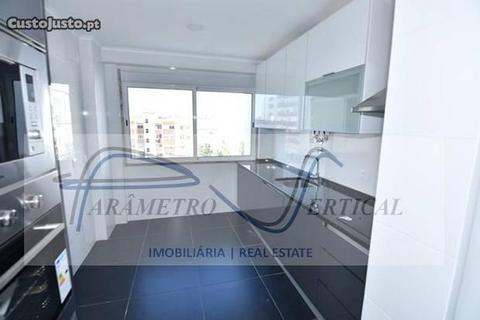 Apartamento T4 em Benfica (576)