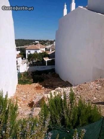 Terreno com 104m2 Asseca Santiago Tavira