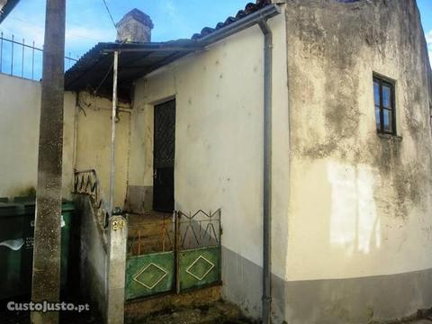 Casa para recuperar em Vale de Azares