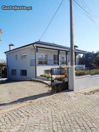 Quintinha c/ 2000 m2 em Valongo