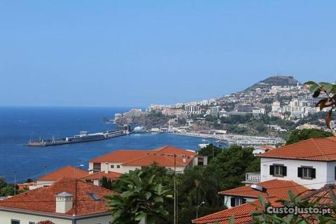 Moradia para recuperar - Centro do Funchal