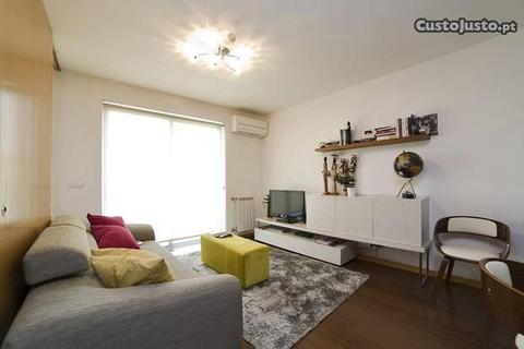 T2 Duplex último andar na Av. Fernão de Magalhães