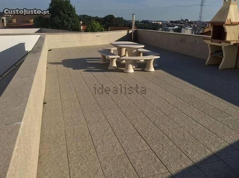 Moradia Geminada V4 com grande terraço