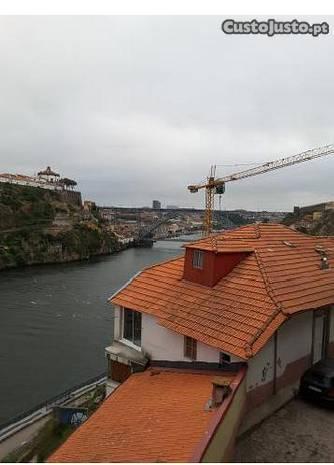 Prédio no Porto com vistas de Rio