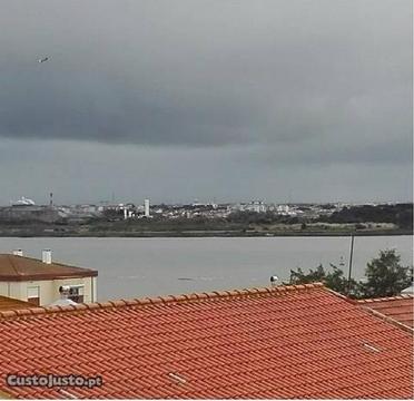 T2, Barreiro,vista rio, junto a barcos para Lisboa