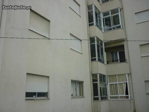 Apartamento T2 espaçoso e bem situado