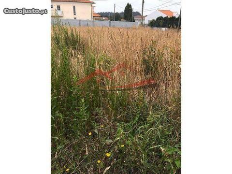 Terreno com 20m de frente para construção na Costa