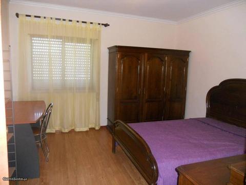 Quarto para casal ou solteiro, zona calma