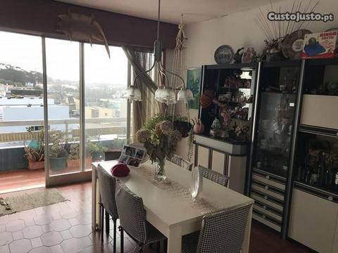 Apartamento T3+1 em Miramar com garagem fechada