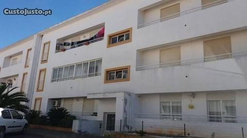 Apartamento com boas áreas T3 Chinicato Santa