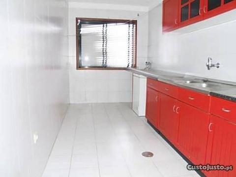 Apartamento T1+1 / São Mamede Infesta