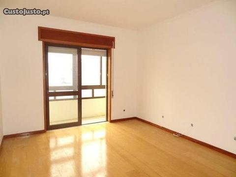 Apartamento T2+1 c/ garagem - PV08467