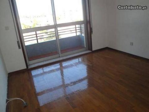 Ref.1591-T3 Centro Maia-à Câmara-metro-L.garagem