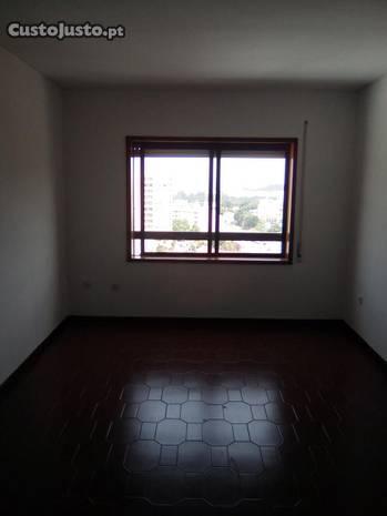 Apartamento T1 S/ Lugar de Garagem - Av. República