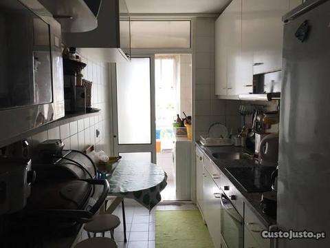 Apart. T3 99 m2, garagem, arrumo, Ramalde, Porto