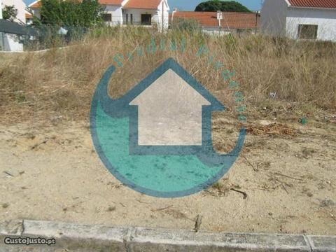 Terreno, Bem Localizado, Perto De Zonas De Praia