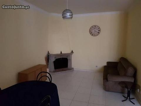 Apartamento T1 com garagem fechada