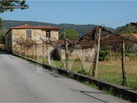 Moradia Em Pedra Com Terreno