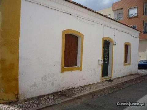 Casa V2 no centro Silves - SS-V0963