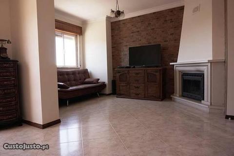 Apartamento T3 em Fitares