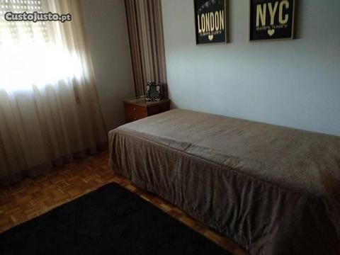 Quarto individual junto Av Marques Pombal,Leiria