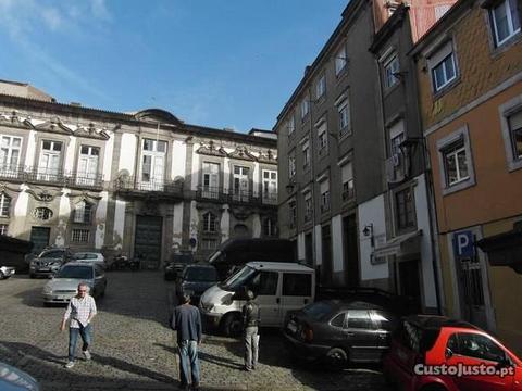 Prédio Junto À Ribeira Do Porto(4 Pisos)