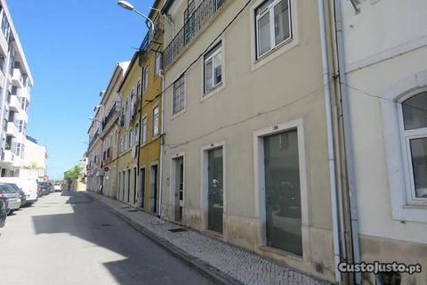 Lojas na Rua Figueira da Foz em Coimbra