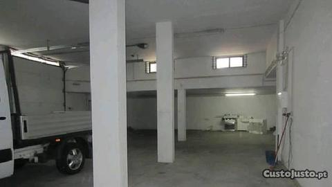 Garagem com 259m2 Hospital São Salvador Santarém