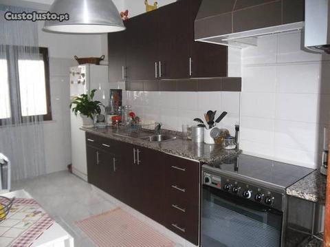 Apartamento 5 assoalhas no Laranjeiro