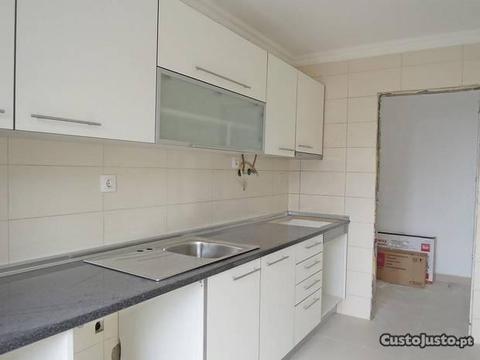 Apartamento T2 remodelado no Miratejo