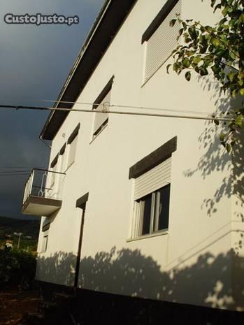 Moradia 2 pisos, murada, garagem, em Alvarenga