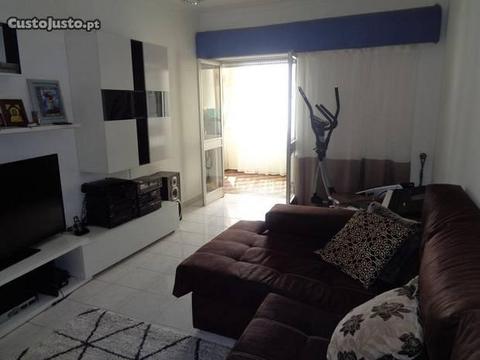 Apartamento T3 em bom estado Quinta do Amparo