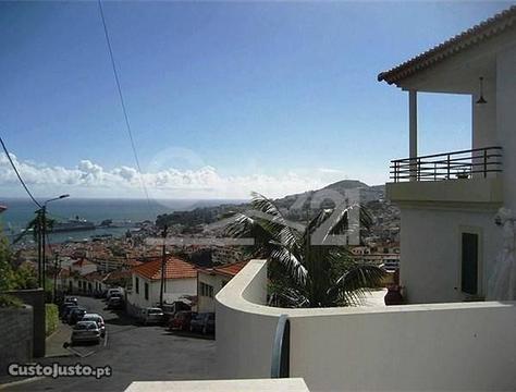 Moradia T4 210,00 m2