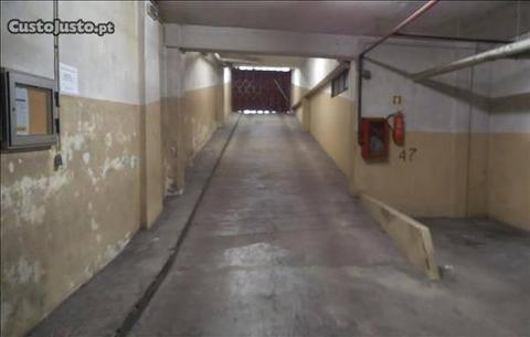 [6063] Lugar de estacionamento no centro de Matosi