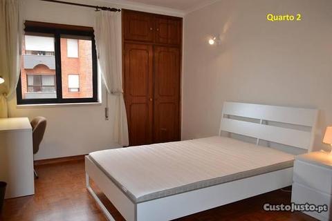 Quartos com cama de casal em Celas