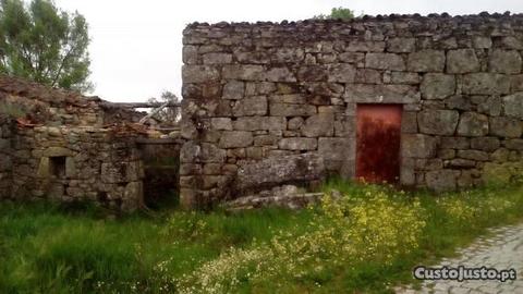 casa em pedra para reconstruir perto praia fluvial