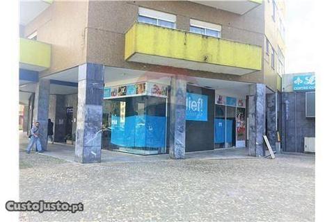 Loja comercial centro de Leiria (á herois angola)