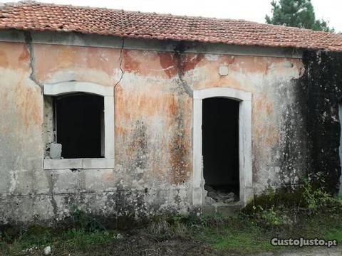 Quinta em ruinas, concelho de Alcobaça,10Km Nazaré