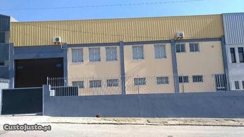 Ref.2483 Armazém-600m2-zona Canelas