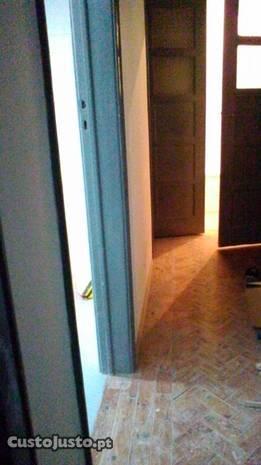 T1+1, em 1º piso, junto ao Tribunal do Barreiro