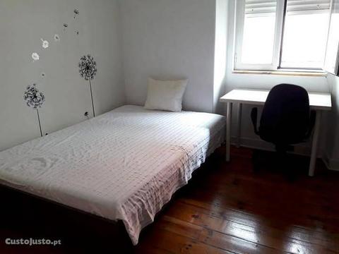 Quarto a 10min a pé da Cidade Universitária