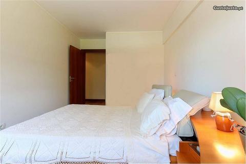 Quarto Deluxe mobilado: igreja de Benfica