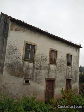 Moradia isolada para reconstruir em Redonda-Eiras